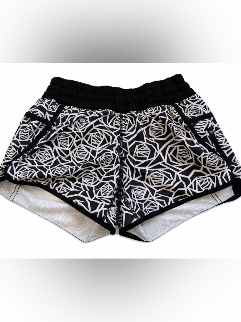 Lululemon shorts Black White Print Size 4